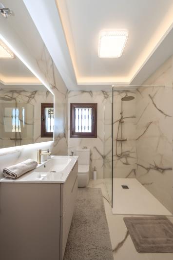 Image No.32-4 Bed Villa / Detached for sale