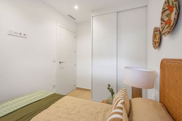 Image No.28-2 Bed Apartment for sale