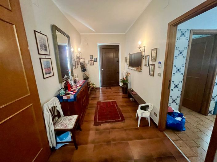 Image No.26-8 Bed House for sale