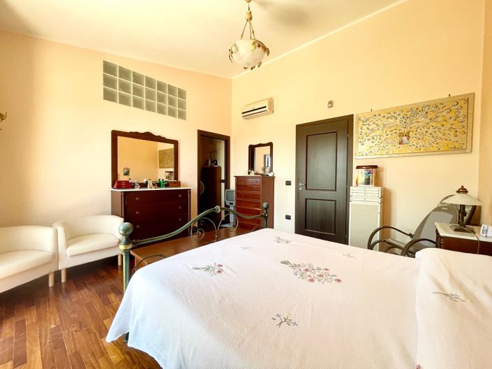 Image No.35-3 Bed Villa for sale
