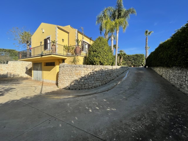 Image No.25-3 Bed Villa for sale