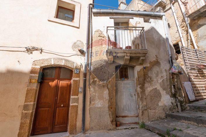 Image No.21-3 Bed House for sale
