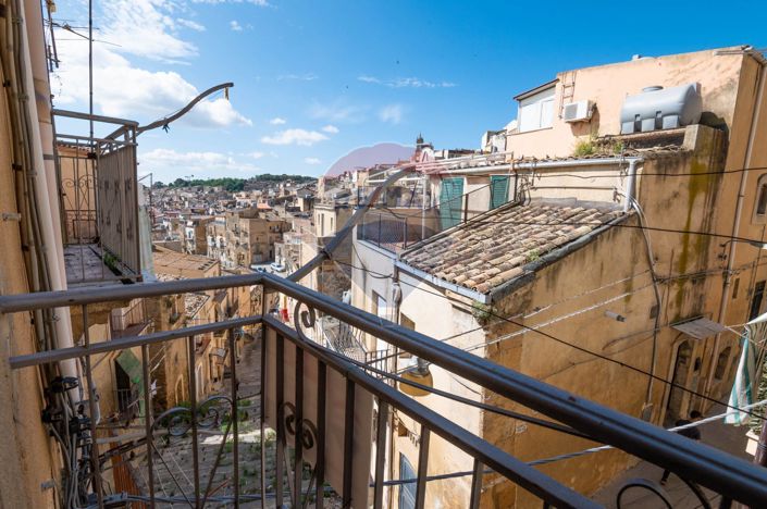 Image No.24-3 Bed House for sale