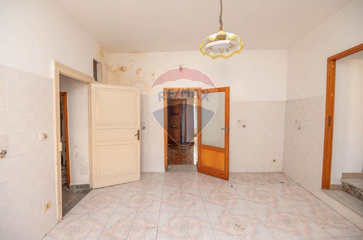 Image No.8-3 Bed House for sale