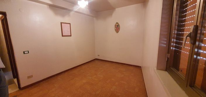 Image No.12-3 Bed House for sale