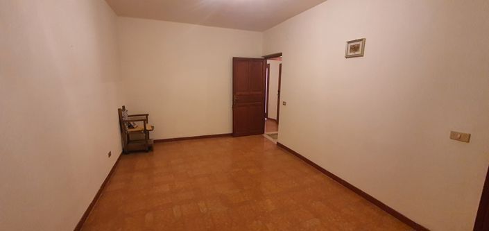 Image No.18-3 Bed House for sale