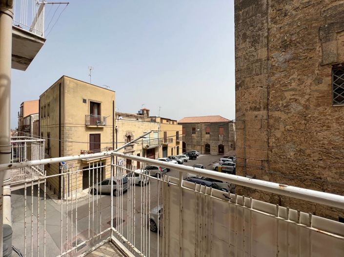 Image No.18-3 Bed Apartment for sale