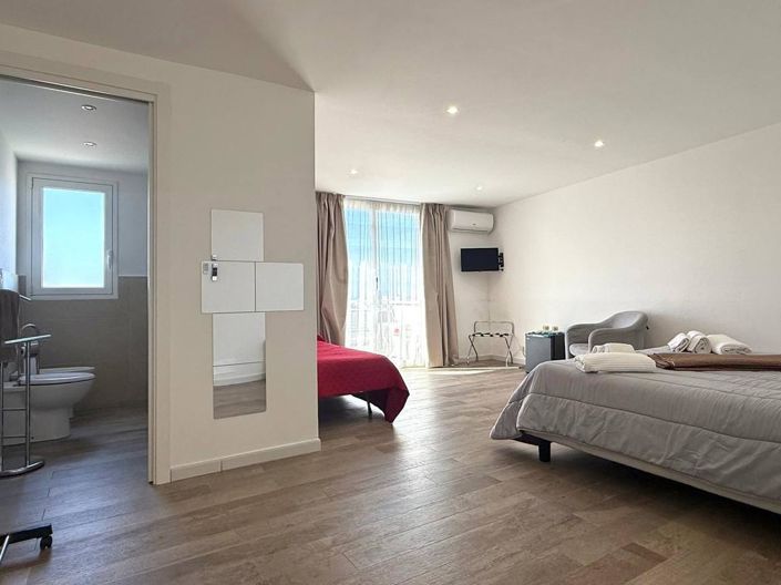 Image No.17-6 Bed Apartment for sale