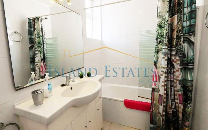 Image No.16-3 Bed Townhouse for sale