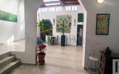 Interior--3-