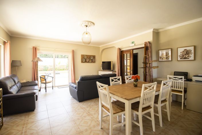 Image No.7-8 Bed Property for sale
