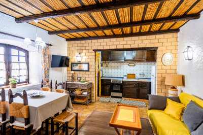 7 Living room.jpg