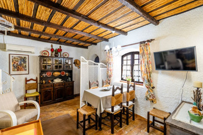 9 Living room.jpg