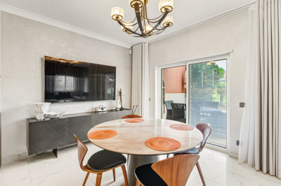 6.1 LIVING ROOM.jpg