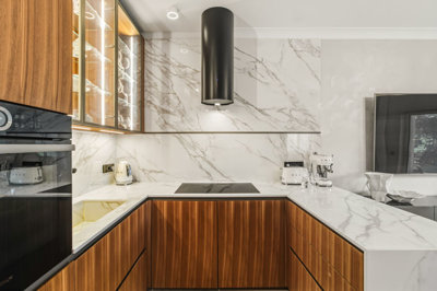 9 KITCHEN.jpg