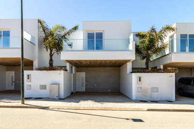 59 FRONT HOUSE.jpg