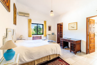 16 BEDROOM.jpg