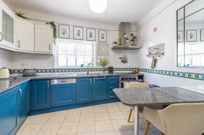 KITCHEN (2).jpg