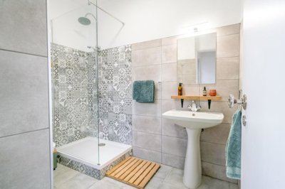 BATHROOM (2).jpeg