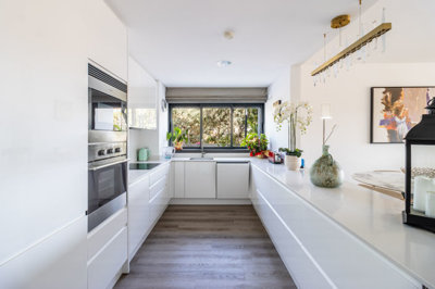 2 KITCHEN (1).jpg