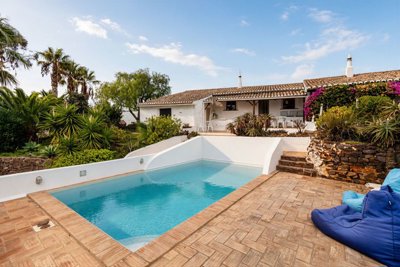 17 POOL AREA (3).jpg