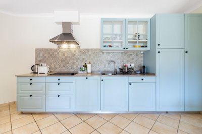 5 KITCHEN.jpg