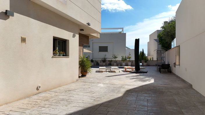Image No.8-3 Bed Villa for sale