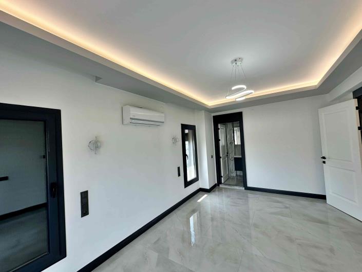 Image No.8-5 Bed Villa / Detached for sale