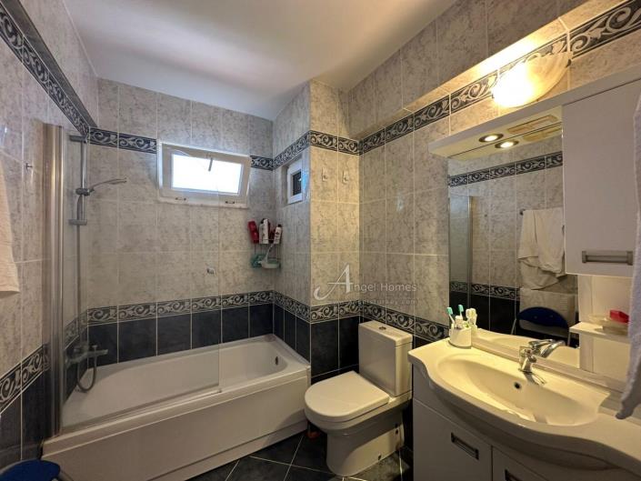 Image No.28-4 Bed Villa / Detached for sale