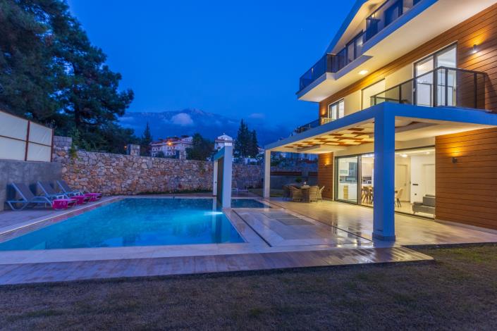 Image No.11-4 Bed Villa / Detached for sale