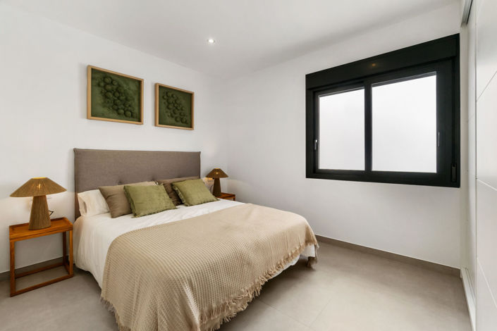 Image No.20-3 Bed House for sale