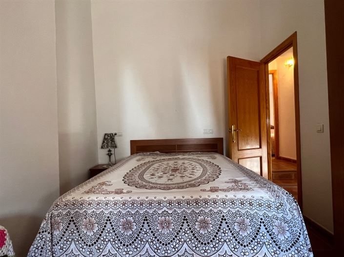 Image No.23-5 Bed Townhouse for sale