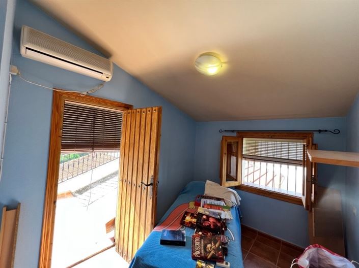Image No.26-5 Bed Townhouse for sale