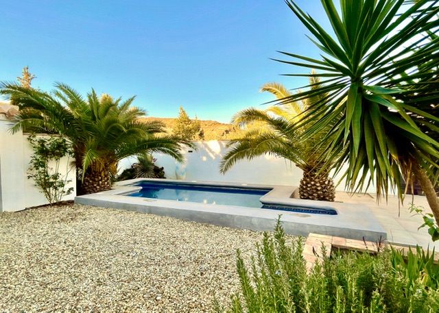 Image No.2-4 Bed House for sale