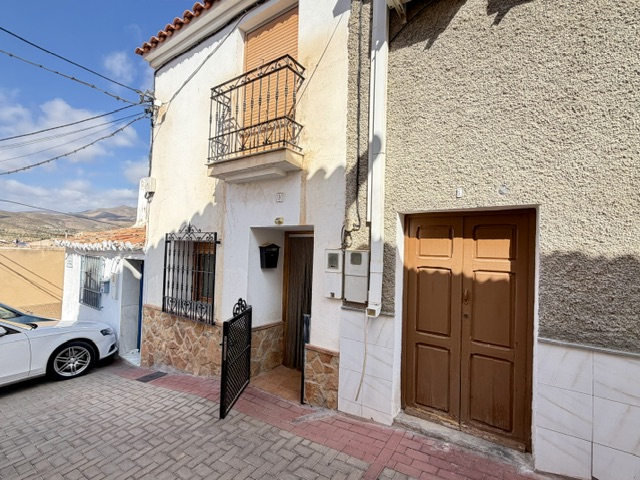 Image No.26-3 Bed Townhouse for sale