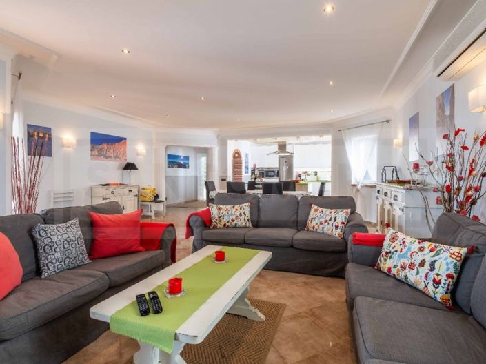 Image No.2-4 Bed House for sale