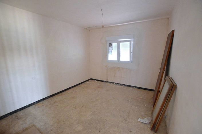 Image No.19-6 Bed Country House for sale