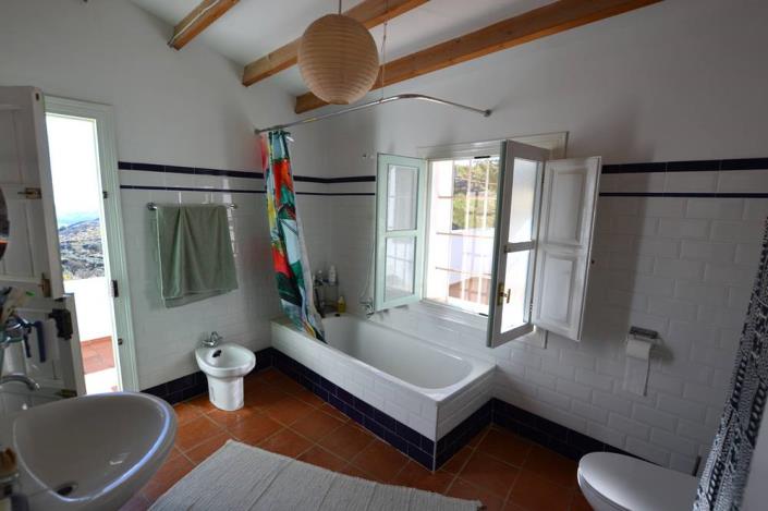 Image No.37-6 Bed Country House for sale