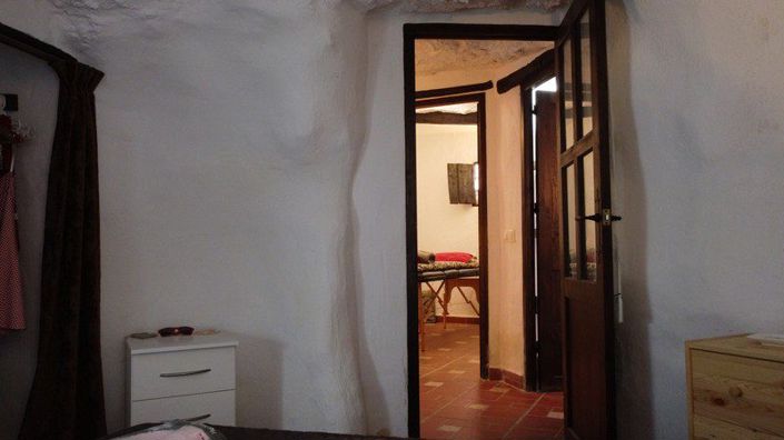 Image No.30-3 Bed Property for sale
