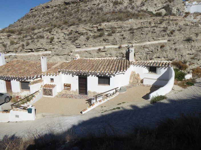 Image No.39-3 Bed Property for sale