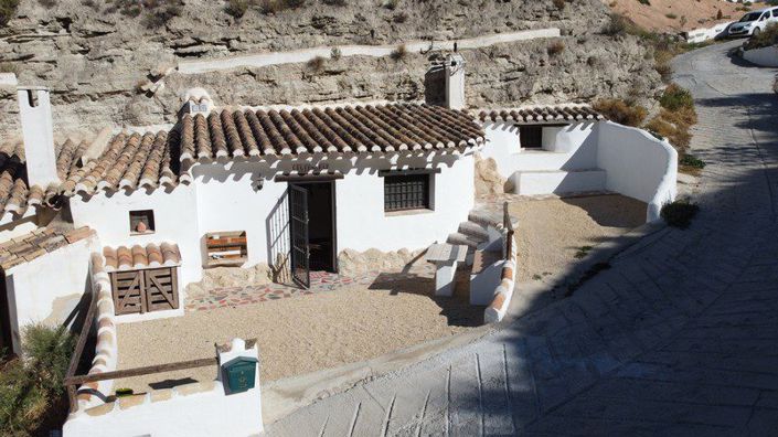 Image No.5-3 Bed Property for sale