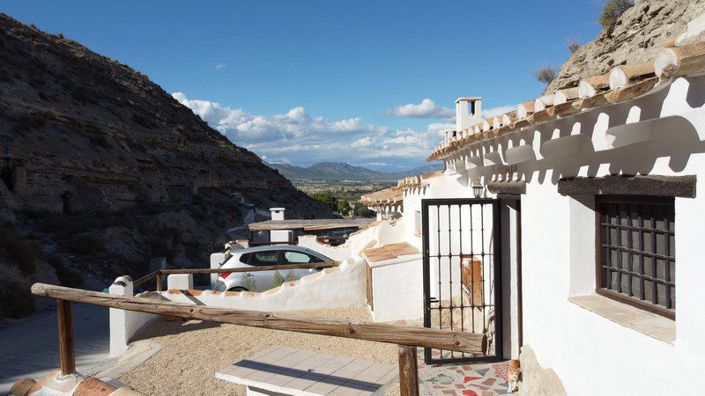 Image No.8-3 Bed Property for sale