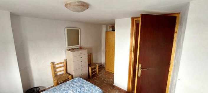 Image No.10-4 Bed Property for sale