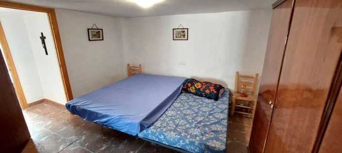 Image No.11-4 Bed Property for sale