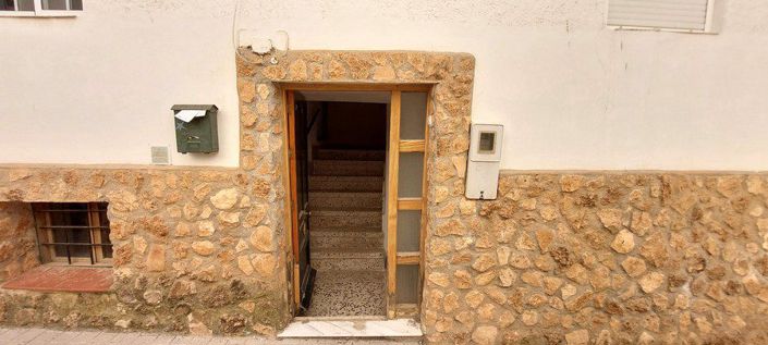 Image No.6-4 Bed Property for sale
