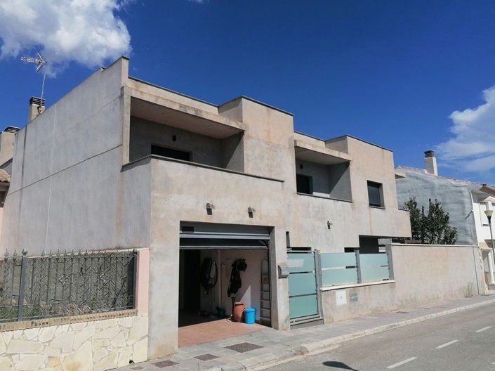 Image No.3-3 Bed Property for sale