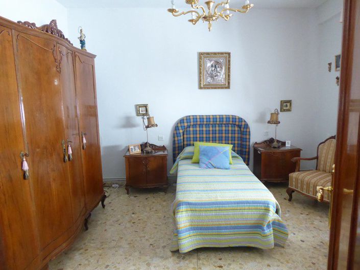 Image No.14-3 Bed Property for sale