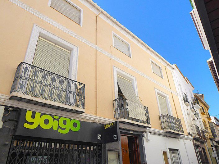 Image No.3-3 Bed Property for sale