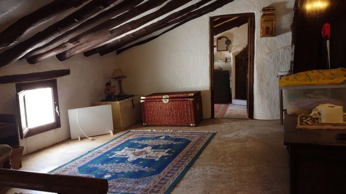 Image No.20-4 Bed Property for sale