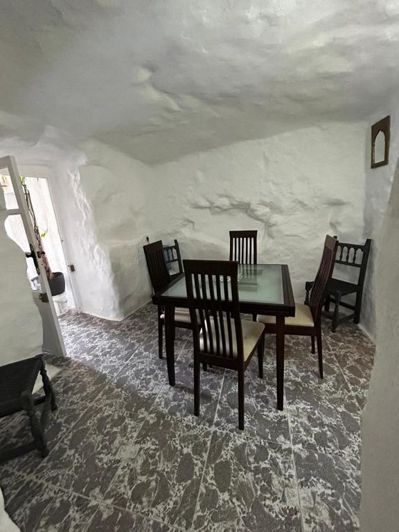 Image No.11-6 Bed Property for sale